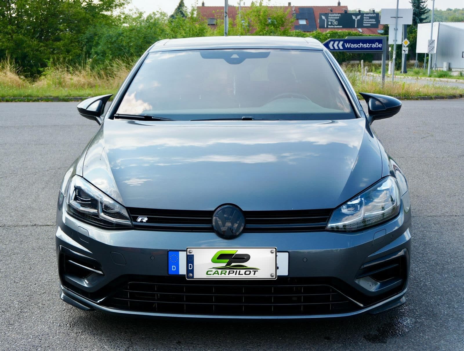 VW Golf R, Frontansicht, mit Carpilot-Kennzeichenhalter